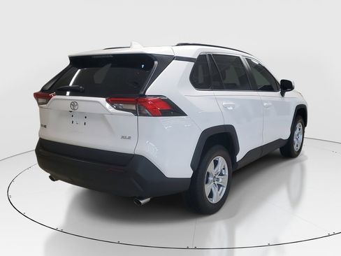 Used 2020 Toyota RAV4 XLE w/ Convenience Package image 7