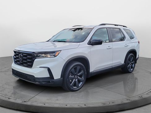 Certified 2025 Honda Pilot Sport image 3