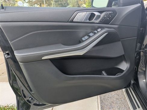 Used 2022 BMW X7 xDrive40i w/ Premium Package image 21