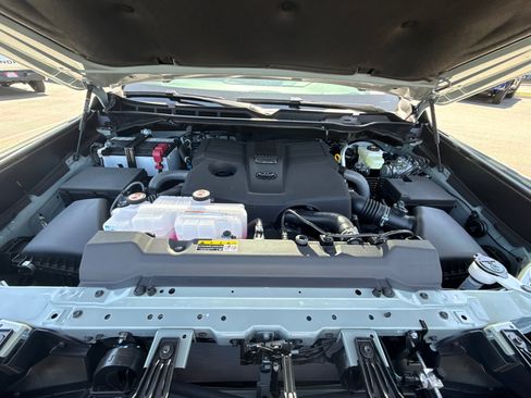 New 2026 Toyota Tundra Platinum image 7