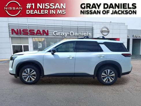 New 2026 Nissan Pathfinder SL FWD image 4