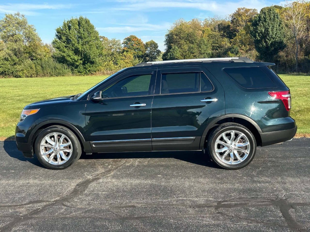 Used 2014 Ford Explorer XLT w/ Equipment Group 201A FWD image 1