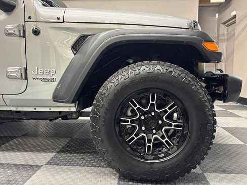 Used 2018 Jeep Wrangler Sport AWD/4WD image 5