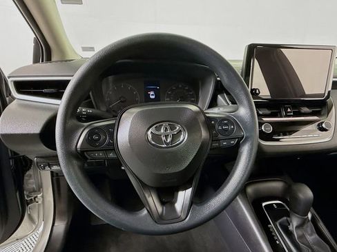 Used 2025 Toyota Corolla LE FWD image 11
