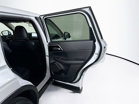 Used 2024 Mitsubishi Outlander SE image 32