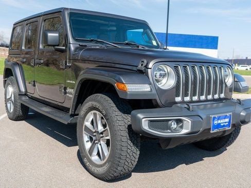 Used 2018 Jeep Wrangler Unlimited Sahara w/ LED Lighting Group AWD/4WD image 3
