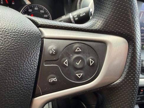 Used 2023 GMC Acadia SLE image 22