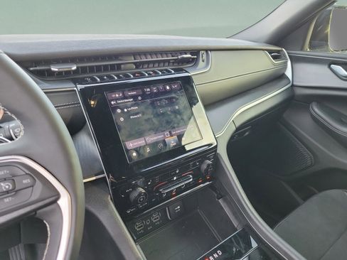 Certified 2025 Jeep Grand Cherokee Altitude RWD image 22