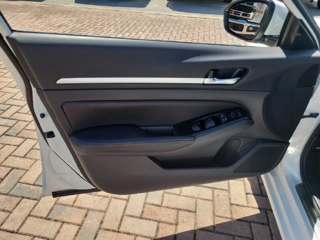 Used 2024 Nissan Altima 2.5 SL FWD image 17