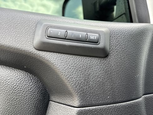 Used 2021 Nissan Titan PRO-4X w/ Pro-4x Convenience Package AWD/4WD image 10