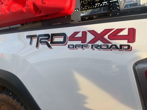 Used 2022 Toyota Tacoma TRD Off-Road w/ Technology Package image 9