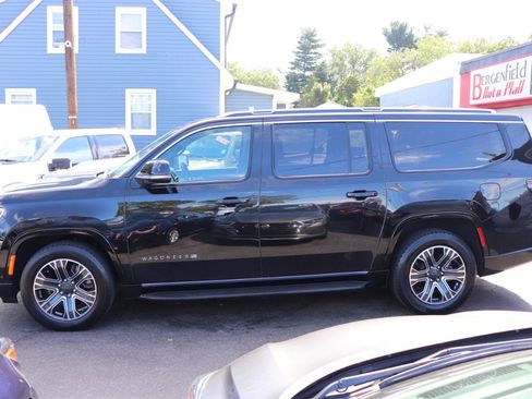 Used 2024 Jeep Wagoneer L Series II w/ Flexible Seating Group AWD/4WD image 2