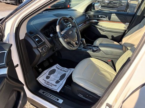 Used 2018 Ford Explorer Platinum image 12