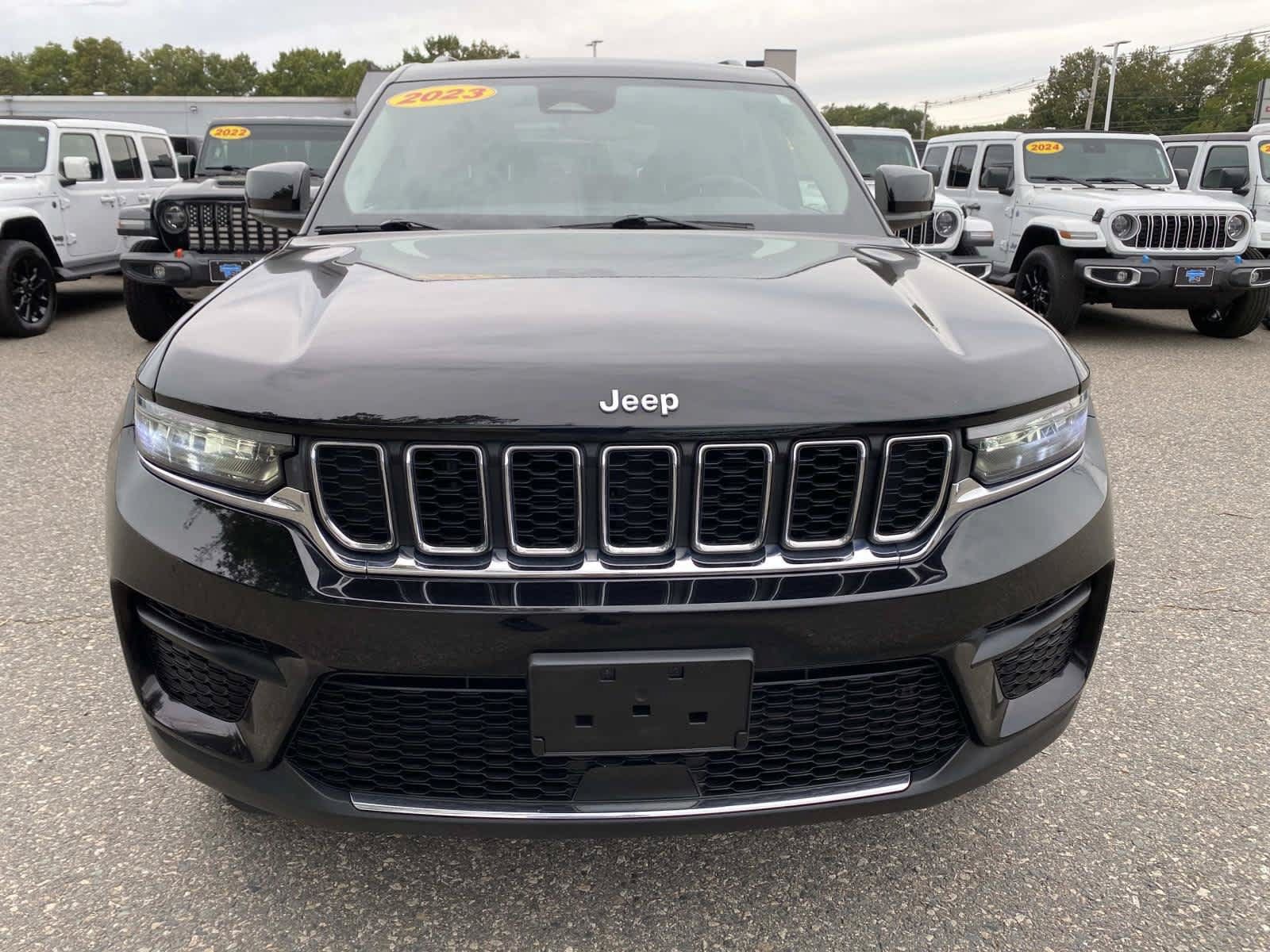 Certified 2023 Jeep Grand Cherokee Laredo X AWD/4WD image 9