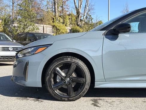 Used 2024 Nissan Sentra SR w/ SR Premium Package image 3