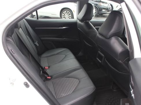 Used 2022 Toyota Camry SE w/ Cold Weather Package image 25