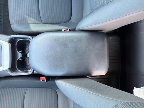 Used 2021 Toyota RAV4 LE FWD image 30