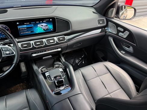 Used 2023 Mercedes-Benz Maybach GLS 600 4MATIC image 38