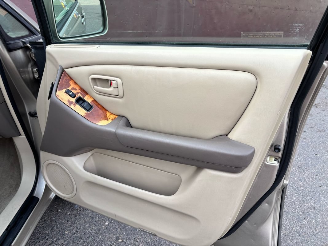 Used 2000 Lexus RX 300 w/ Limited Pkg FWD image 21