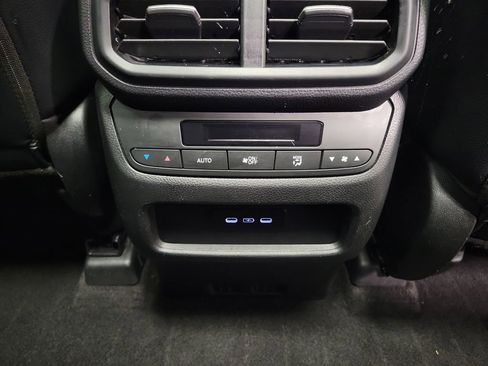 Used 2024 Honda Pilot Touring image 29