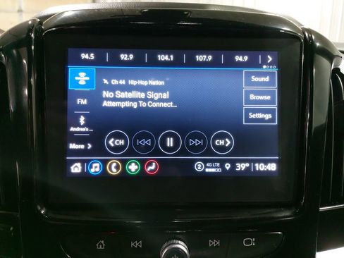 Used 2022 Chevrolet Traverse LT image 22