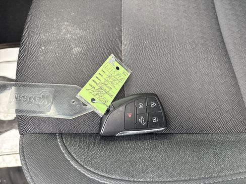 Used 2023 GMC Sierra 1500 Elevation image 32