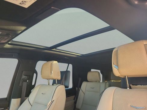 Used 2021 Cadillac Escalade Premium Luxury w/ Performance Package image 17