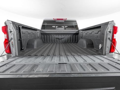 Used 2024 Chevrolet Silverado 1500 LT Trail Boss w/ Convenience Package II AWD/4WD image 7