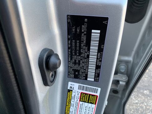 Used 2024 Toyota Highlander XLE image 38