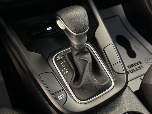 Used 2025 Kia Soul LX w/ LX Technology Package FWD image 32