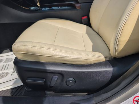Used 2014 Toyota Avalon XLE Touring FWD image 9