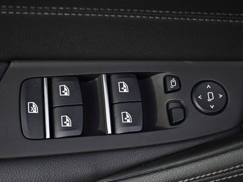 Used 2023 BMW 540i w/ Convenience Package image 24