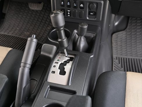 Used 2010 Toyota FJ Cruiser 4WD image 29