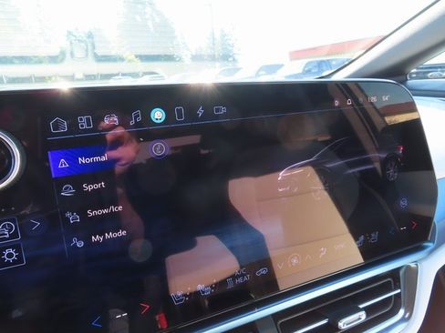 Used 2025 Chevrolet Equinox EV LT w/ Convenience Package II image 22