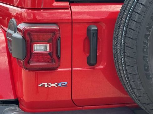 Used 2024 Jeep Wrangler Unlimited Sahara AWD/4WD image 6