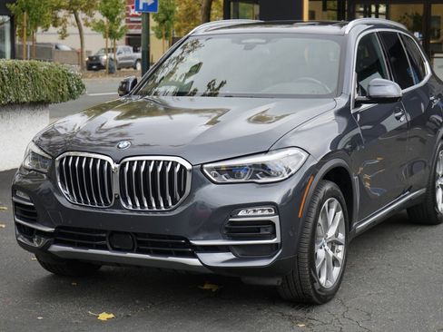 Used 2020 BMW X5 xDrive50i w/ Executive Package image 3