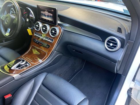 Used 2017 Mercedes-Benz GLC 300 4MATIC image 24