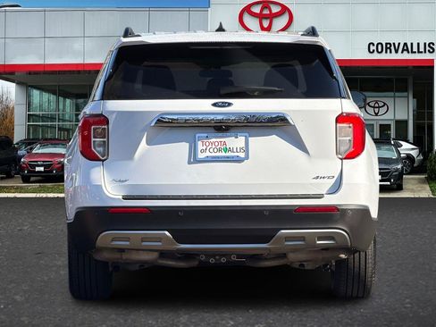 Used 2024 Ford Explorer XLT w/ Equipment Group 202A image 5