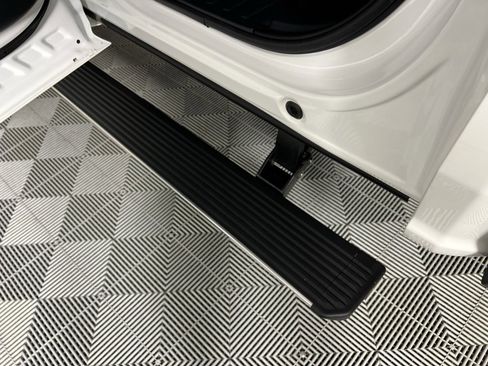 Used 2024 Ford F350 Platinum w/ FX4 Off-Road Package image 31