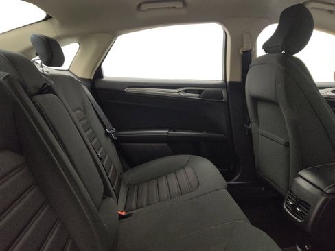 Used 2019 Ford Fusion SE FWD image 19