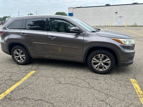 Used 2015 Toyota Highlander XLE FWD image 13
