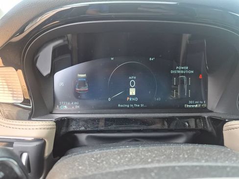 Used 2023 Lincoln Corsair AWD w/ Equipment Group 101A image 18