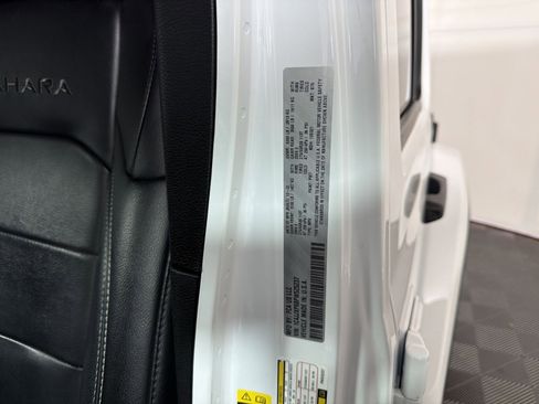 Used 2023 Jeep Wrangler Unlimited Sahara w/ Cold Weather Group image 28