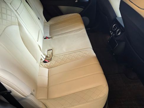 Used 2017 Bentley Bentayga AWD/4WD image 42