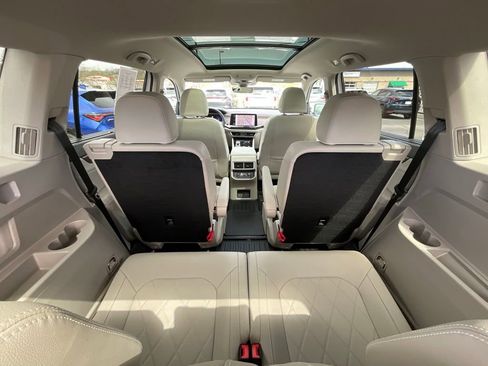 Used 2024 Volkswagen Atlas SEL Premium R-Line image 24