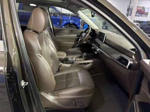 Used 2022 Kia Telluride SX w/ Towing Package FWD image 27