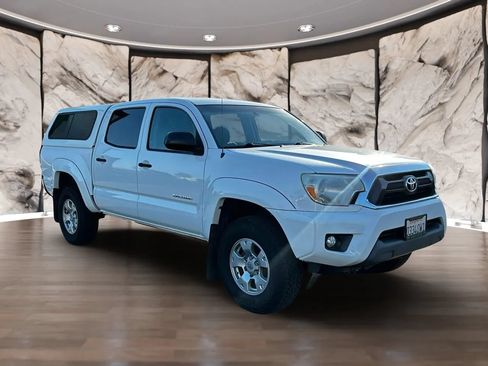Used 2015 Toyota Tacoma PreRunner w/ SR5 Package RWD image 3