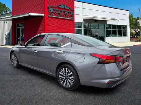 Used 2024 Nissan Altima 2.5 SV FWD image 3