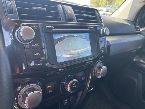 Used 2018 Toyota 4Runner TRD Off-Road Premium AWD/4WD image 19