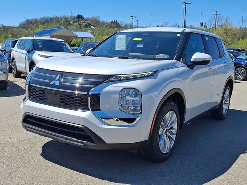 New 2026 Mitsubishi Outlander ES AWD/4WD image 2
